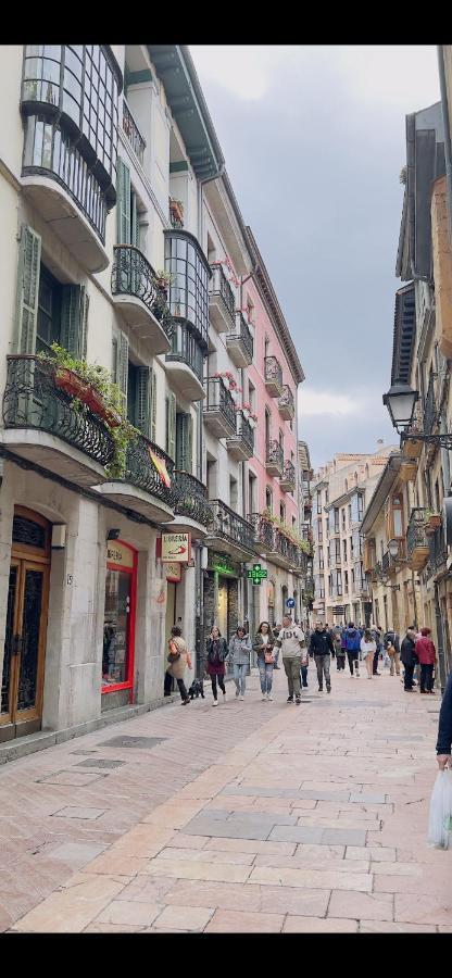 Ferienwohnung Piso En El Emblematico Barrio Antiguo De Oviédo Exterior foto